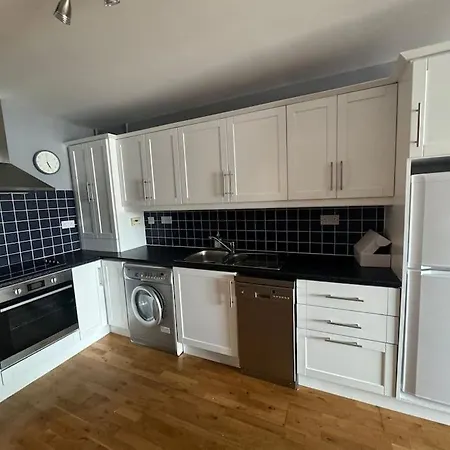 Luxury 2 Bed Fully Equipped Centre 아파트 코크